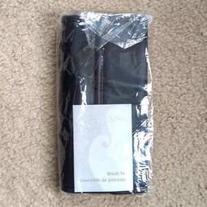 Donating soon! Mary Kay brush set bag